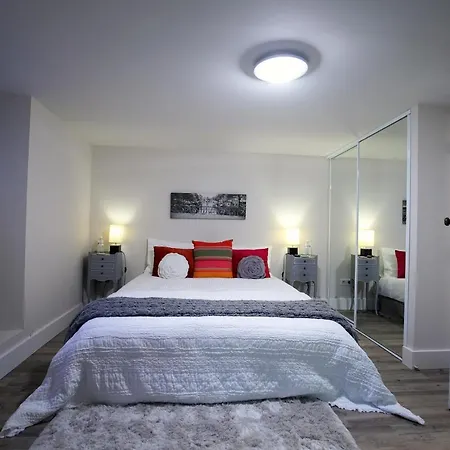 Taussat-les-bains Sleeps 16 Pool Air Con Wifi