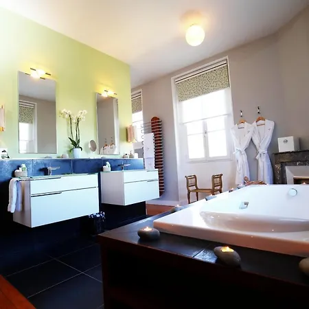 Taussat-les-bains Sleeps 16 Pool Air Con Wifi