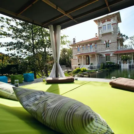 Taussat-les-bains Sleeps 16 Pool Air Con Wifi Villa